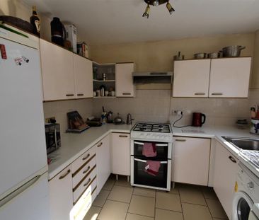 3 bedroom terraced house to rent - Photo 3