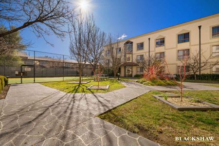 Well-appointed three-bedroom apartment - Photo 2