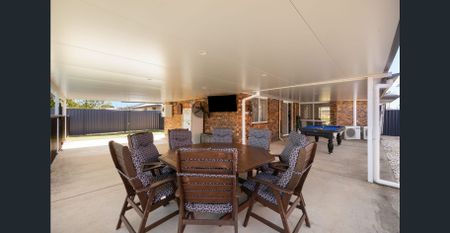 FAMILY HOME WITH POOL & HUGE ENTERTAINMENT AREA - Photo 3