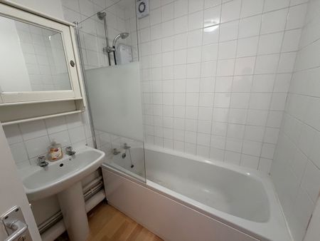 Studio Flat, Armoury Road, SE8 - Photo 5