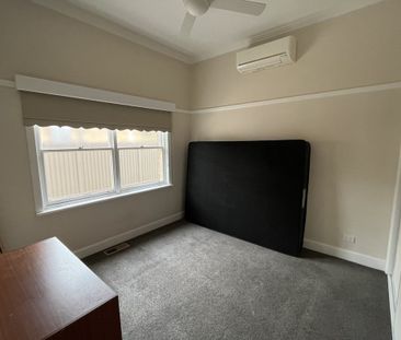 CLASSIC NORTH CENTRAL PERIOD HOME! - Photo 5