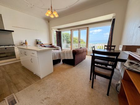 Spacious 5-Bedroom Student Haven with Stunning City & Harbour Views - Photo 3