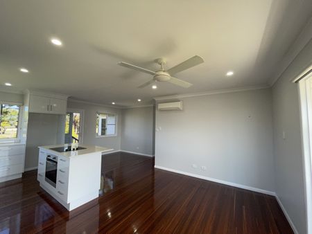 Tastefully renovated - Photo 2