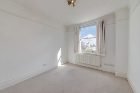 5 bedroom house in Hampstead - Photo 2