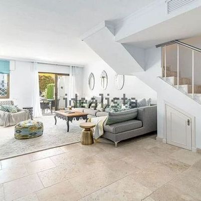 Alquiler de chalet adosado en Avenida del Prado - Photo 1