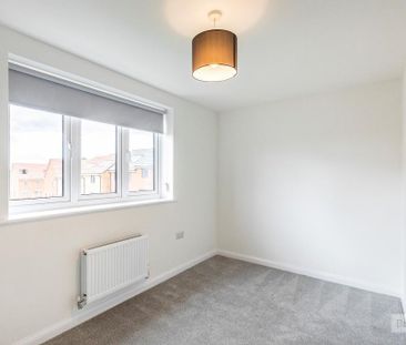 3 bedroom semi-detached house to rent - Photo 3