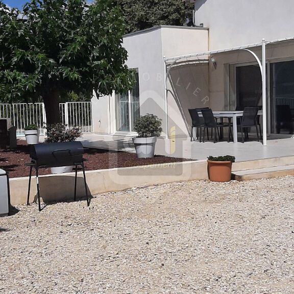 MAISON meublée de plain pied de type 4 à VILLENEUVE LES AVIGNON, - Photo 1