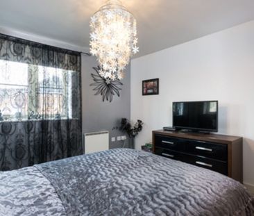 Bolton House, Lawrence Street - P10591 - Photo 3