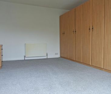 2 bedroom detached bungalow to rent - Photo 2