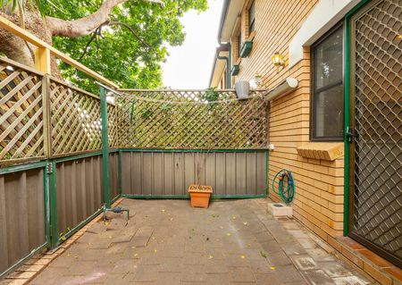 2 Bedroom Split Level Townhouse - Photo 2