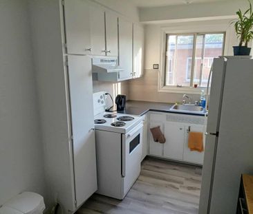 3 1/2, lumineux, remis à neuf en 2023, semi-meublé, chauffé dans Ca... - Photo 2