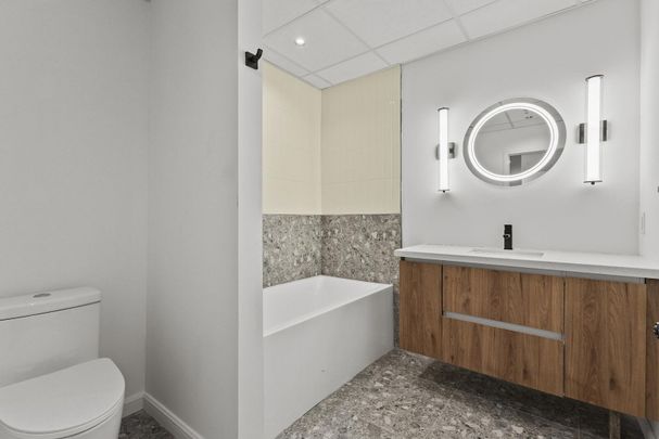 230 Boulevard Harwood - Photo 1