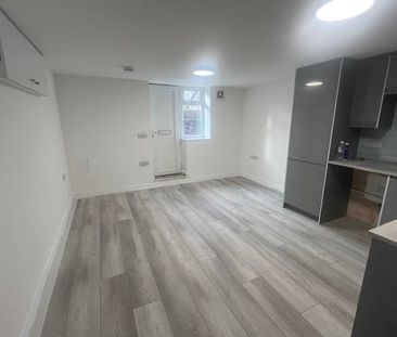 1 Bed Flat, Meanwood Road, LS6 - Photo 5