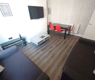 Gilroy Road, Kensington. - Photo 6