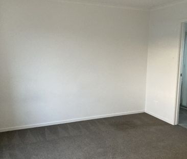 Easy Care - Apartment On May Street! - Photo 3