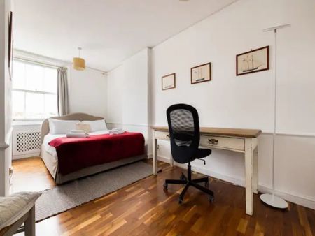 Top floor left flat, 40 Cornwall Gardens, London SW7 4AA, UK, London - Photo 2