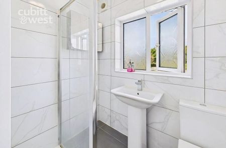 4 bedroom semi-detached house to rent - Photo 5