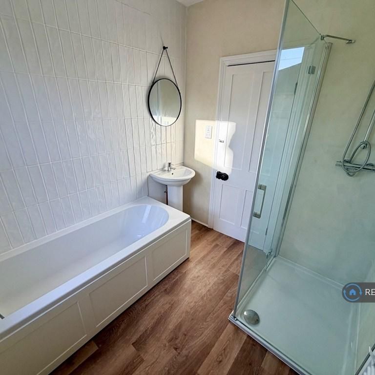 3 bedroom flat to rent - Photo 1