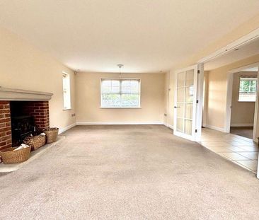 4 bedroom detached house to rent - Photo 2