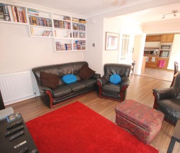 4 bedroom semi-detached house to rent - Photo 2