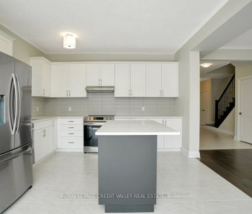 Detached Home For Lease | X8118156 - Photo 2