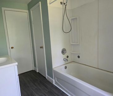 For Lease - 22 Centre Street Unit# 2, Aurora, Ontario - Photo 3