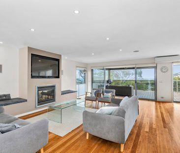 Coastal Living with 5 Bedrooms - Photo 2