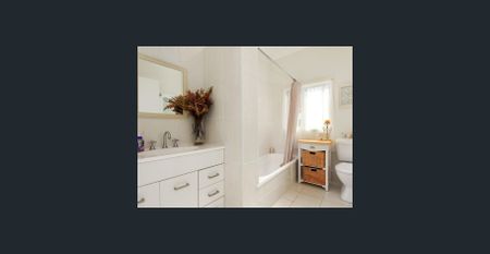 3 Bedroom Beauty - Photo 3