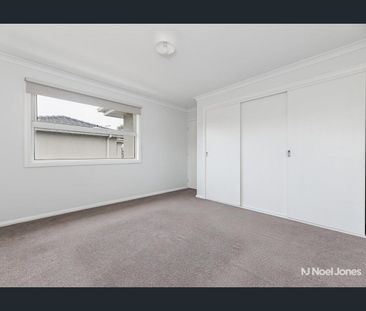 Sun-Filled Rear Townhouse in Prime Ringwood East Location - Photo 5