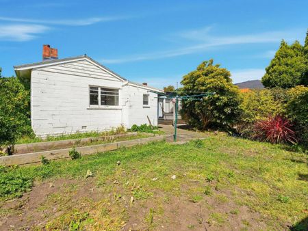 Beautiful Sunny Home in a Prime Glenorchy Location - Photo 4