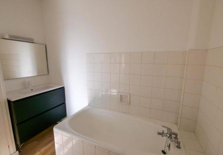 Grand studio 35 m2 meublé Côte Pavée / Guilhemery - Photo 5