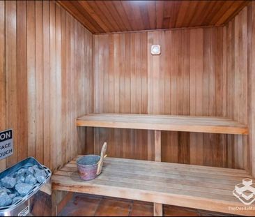 Excellent location New York Style one bedroom unit - Photo 5