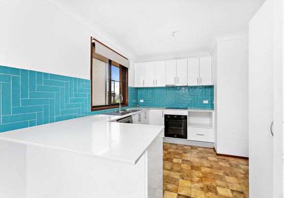 Large 4 bedroom home with spectacular views! - Photo 1