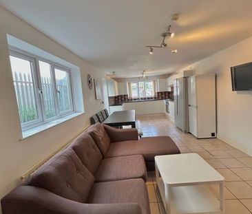 12 Bedroom Student Home – Llanbleddian Gardens - Photo 2