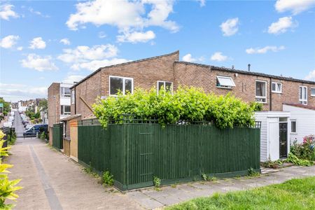 Halston Close, London, SW11 6RH - Photo 4