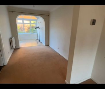 3 Bed Semi-Detached House, Elveden Close, LU2 - Photo 2