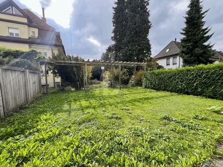 LARGE GARDEN AND FRESHLY RENOVATED KITCHEN - Photo 2
