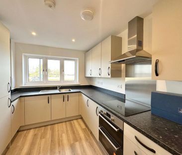 4 bedroom end of terrace house to rent - Photo 5