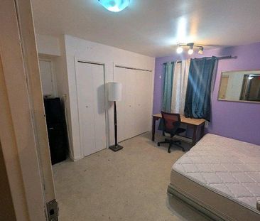 chambre avec salle de bain complète - Photo 1