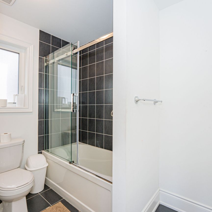 For Lease - 86 Sunset Way, Thorold, Ontario - Photo 1
