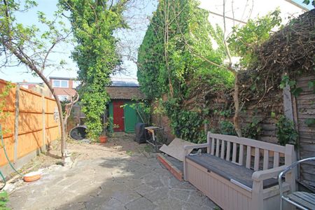 4 Bedroom House To Let - Photo 5