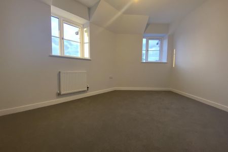 Buckingham Close - Photo 2