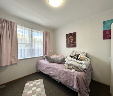 Sunny 3-Bedroom Home in Wainuiomata - Photo 5