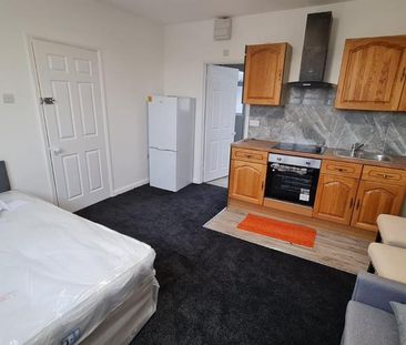 Studio to rent - Photo 1