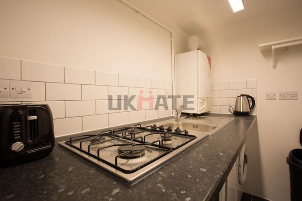 Newington Butts C 1 2 - Photo 1
