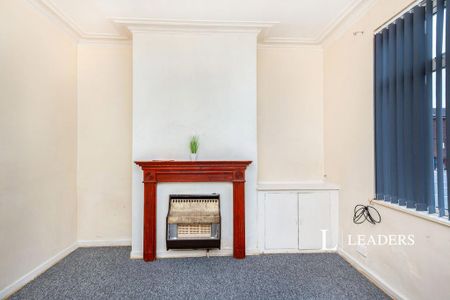 2 bedroom end of terrace house to rent - Photo 3