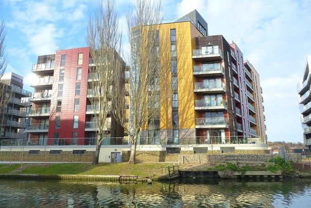 Geoffrey Watling Way - Photo 1
