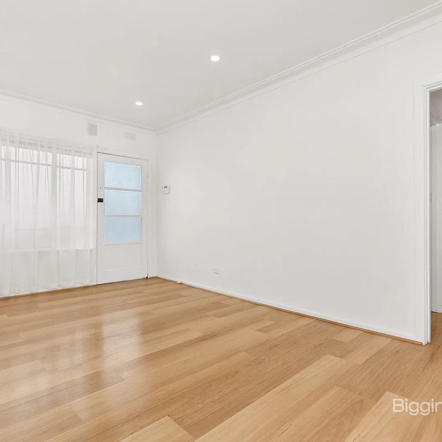 Stylish & Light-Filled 2 Bedroom Home - Photo 1