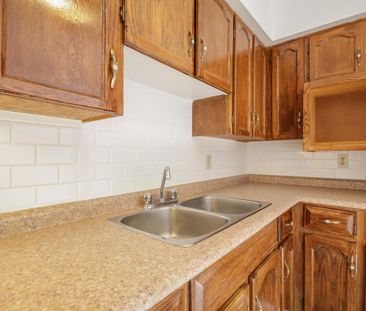 The Sovereign - HEAT & WATER INCLUDED - Photo 4