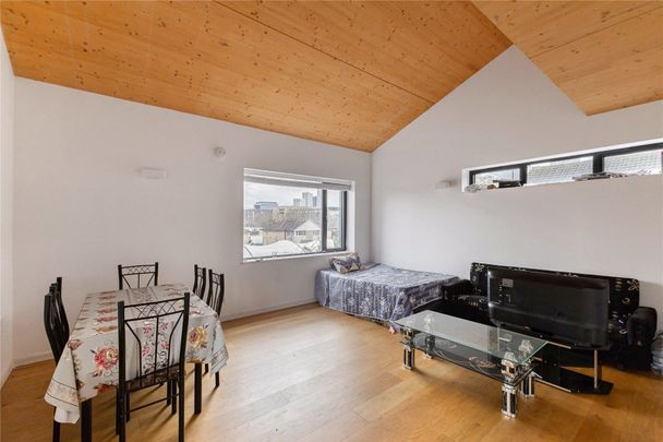 Chobham Road, London, E15 flat to rent - Photo 1